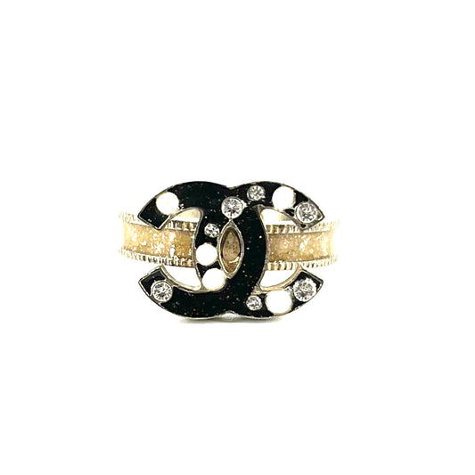 CHANEL CC RING WITH BLACK AND CREAM ENAMEL ACCENTED WITH DIAMONTE SIZE I-M